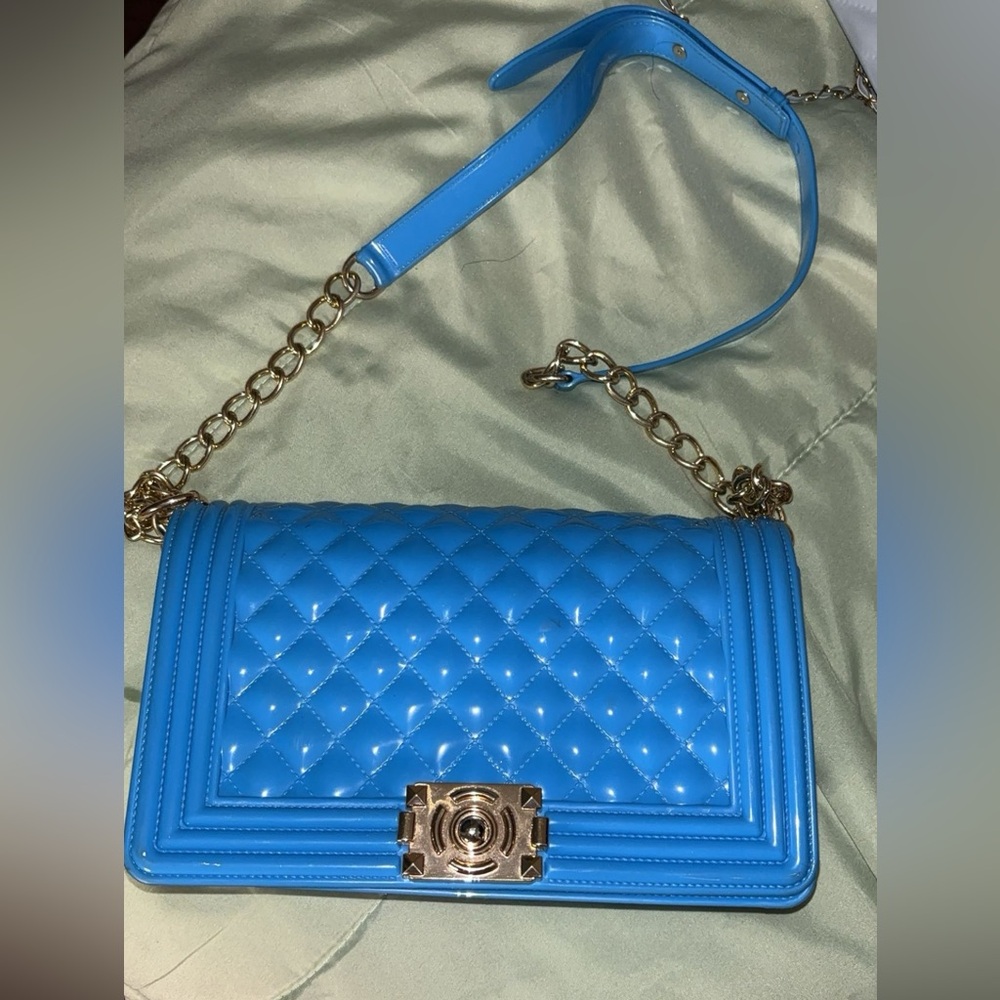Medium sized blue bag